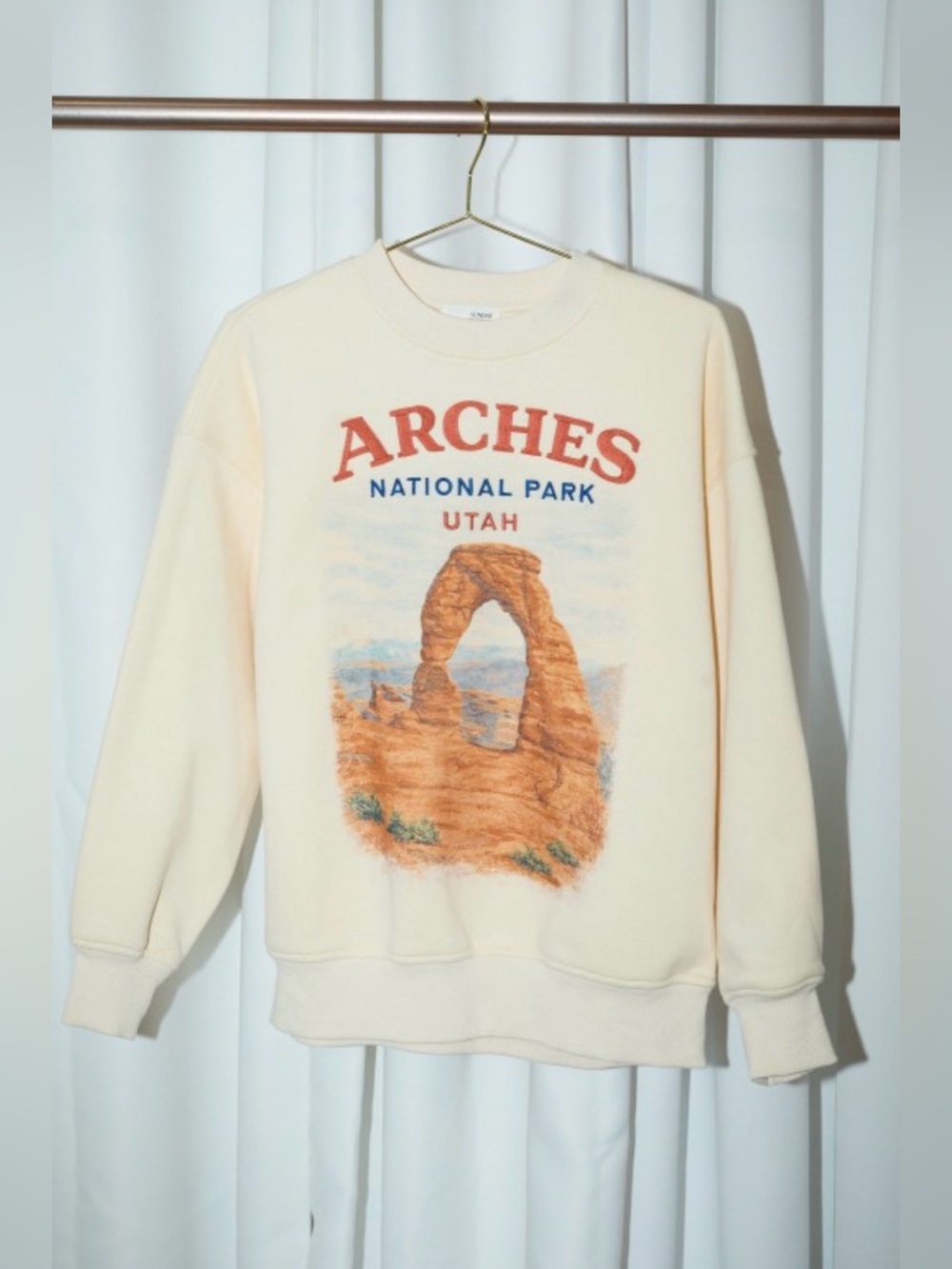 205 Arches Graphic Crewneck Sweatshirt - Cream